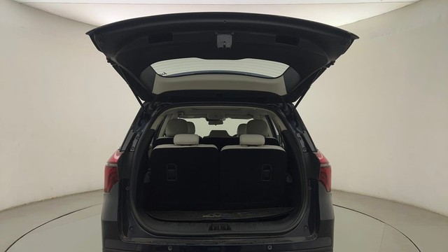 Second-hand 2021 Mahindra XUV700 AX7 7Str AT for sale in Mumbai-40