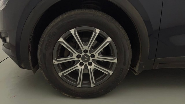 Second-hand 2021 Mahindra XUV700 AX7 7Str AT for sale in Mumbai-20