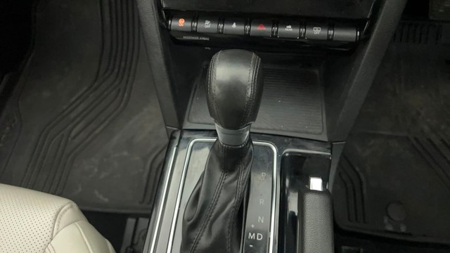 Second-hand 2021 Mahindra XUV700 AX7 7Str AT for sale in Mumbai-12