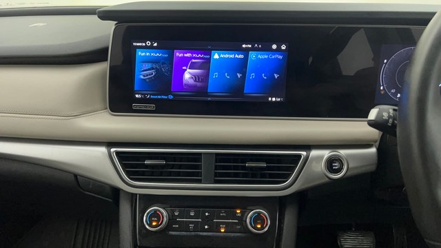 Second-hand 2021 Mahindra XUV700 AX7 7Str AT for sale in Mumbai-36