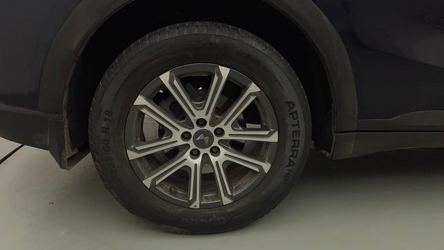 Second-hand 2021 Mahindra XUV700 AX7 7Str AT for sale in Mumbai-18