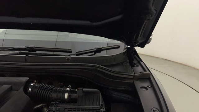 Second-hand 2021 Mahindra XUV700 AX7 7Str AT for sale in Mumbai-23