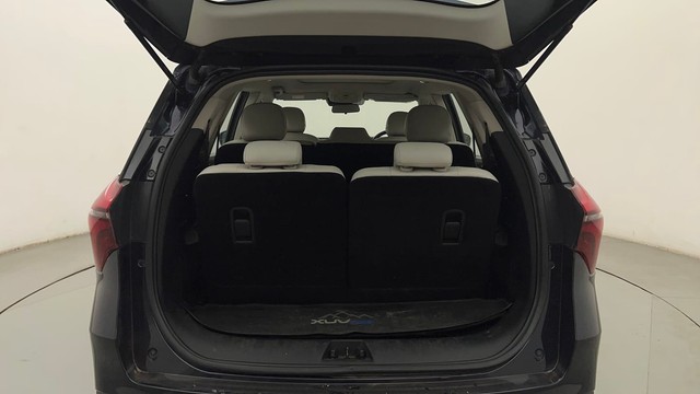 Second-hand 2021 Mahindra XUV700 AX7 7Str AT for sale in Mumbai-9