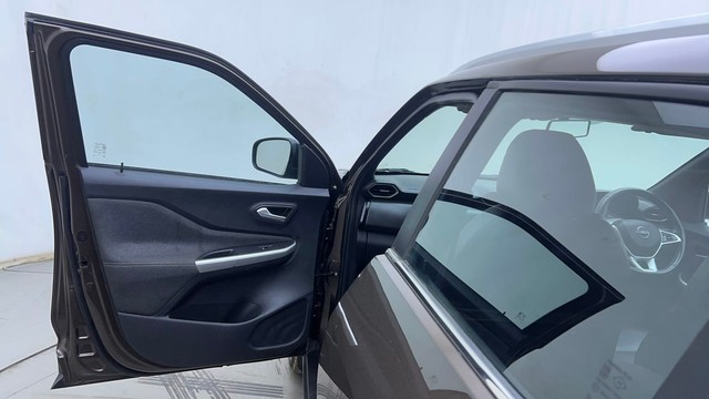 Second-hand 2021 Nissan Magnite XV Premium for sale in Hyderabad-30