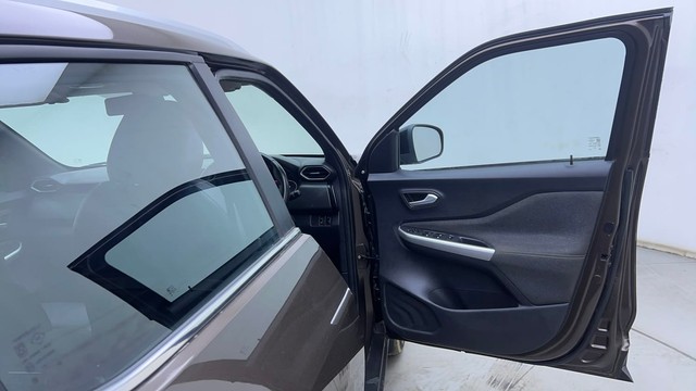 Second-hand 2021 Nissan Magnite XV Premium for sale in Hyderabad-16