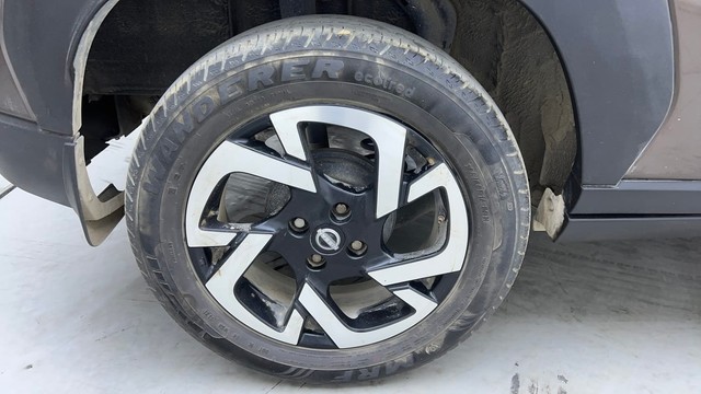 Second-hand 2021 Nissan Magnite XV Premium for sale in Hyderabad-18