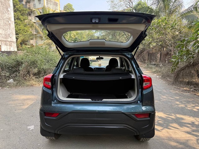 Second-hand 2024 Mahindra XUV300 W6 AMT for sale in Mumbai-12