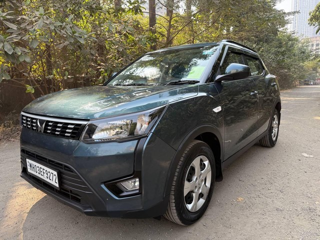 Second-hand 2024 Mahindra XUV300 W6 AMT for sale in Mumbai-4