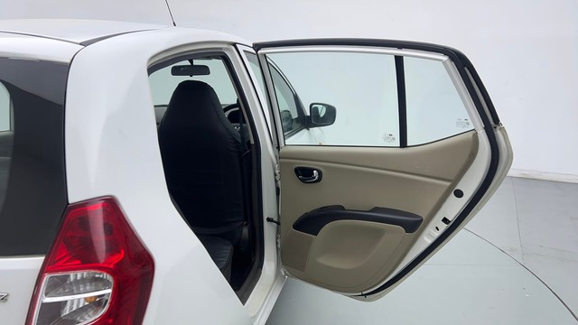 Second-hand 2013 Hyundai i10 Sportz 1.1L for sale in Ghaziabad-35