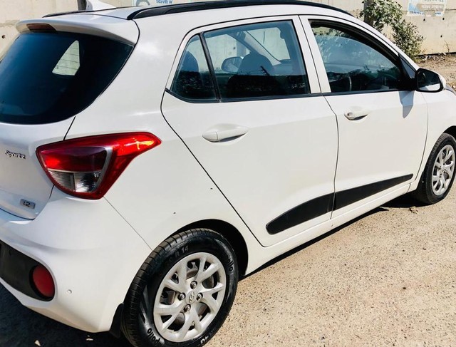Second-hand 2017 Hyundai i10 Sportz 1.1L for sale in New Delhi-3