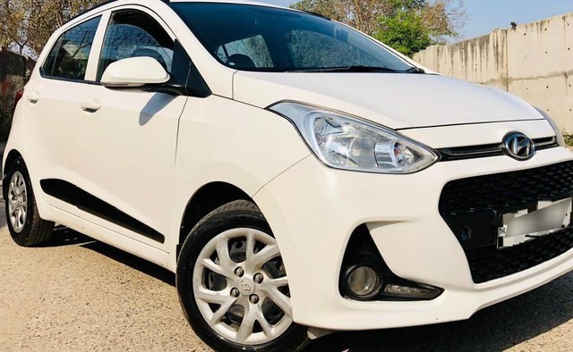 Second-hand 2017 Hyundai i10 Sportz 1.1L for sale in New Delhi-11
