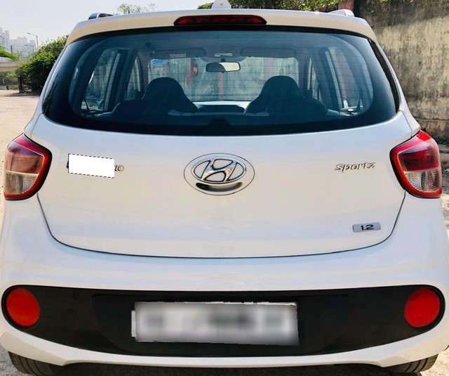 Second-hand 2017 Hyundai i10 Sportz 1.1L for sale in New Delhi-5