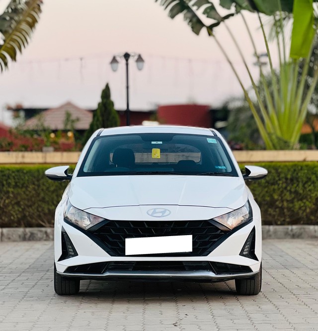 Second-hand 2023 Hyundai i20 Sportz for sale in Surat-0