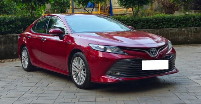 Second-hand 2019 Toyota Camry Hybrid 2.5 for sale in Mumbai-0