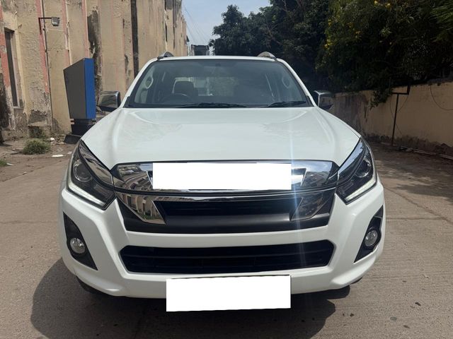 Second-hand 2022 Isuzu V-Cross 4x4 Z BSVI for sale in New Delhi