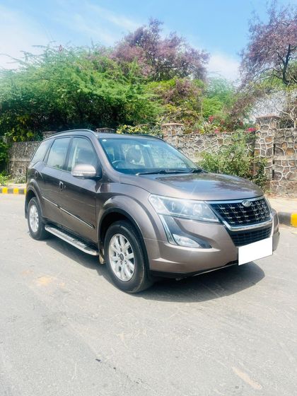 2018 Mahindra XUV500 W9 AT BSIV