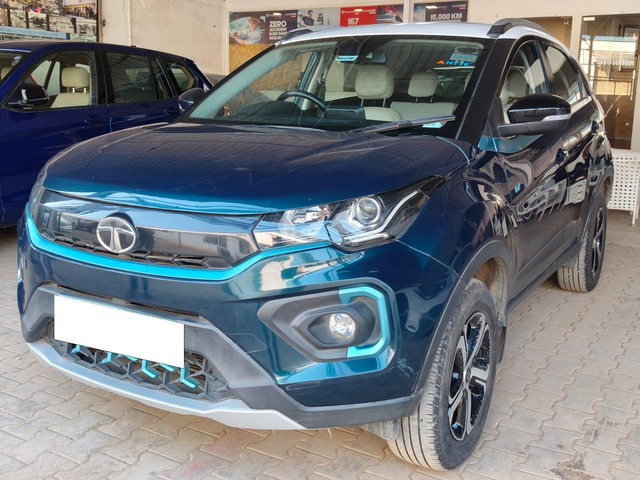 Tata Nexon EV XZ Plus LUX - Photo 3
