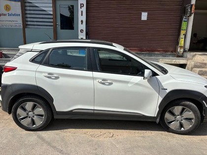 Hyundai Kona Premium - Photo 1