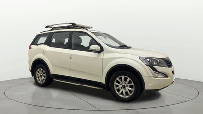 2017 Mahindra XUV500 W9 AT BSIV