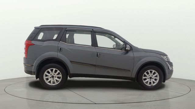 Second-hand 2017 Mahindra XUV500 AT W10 1.99 mHawk for sale in New Delhi