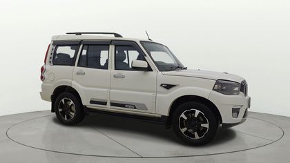 2023 Mahindra XUV700 AX7 7Str Diesel