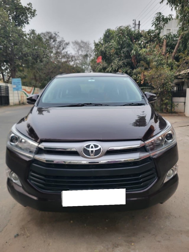 Second-hand 2017 Toyota Innova Crysta 2.4 VX MT BSIV for sale in Vadodara-0
