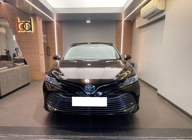 Second-hand 2019 Toyota Camry Hybrid 2.5 for sale in Mumbai-0