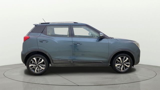 Mahindra XUV300 W8 Option BSVI Second-hand 2019 Mahindra XUV300 W8 Option BSVI for sale in Ahmedabad