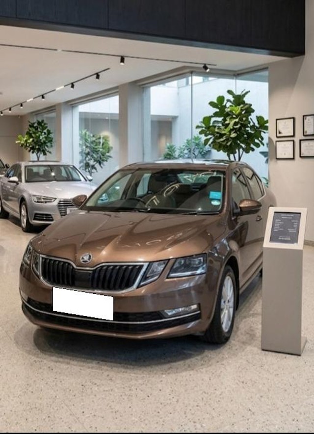 Second-hand 2020 Skoda Octavia 2.0 TDI AT L K for sale in New Delhi-0