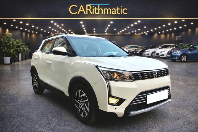 Second-hand 2023 Mahindra XUV300 W8 Option AMT BSVI for sale in Kolkata-0