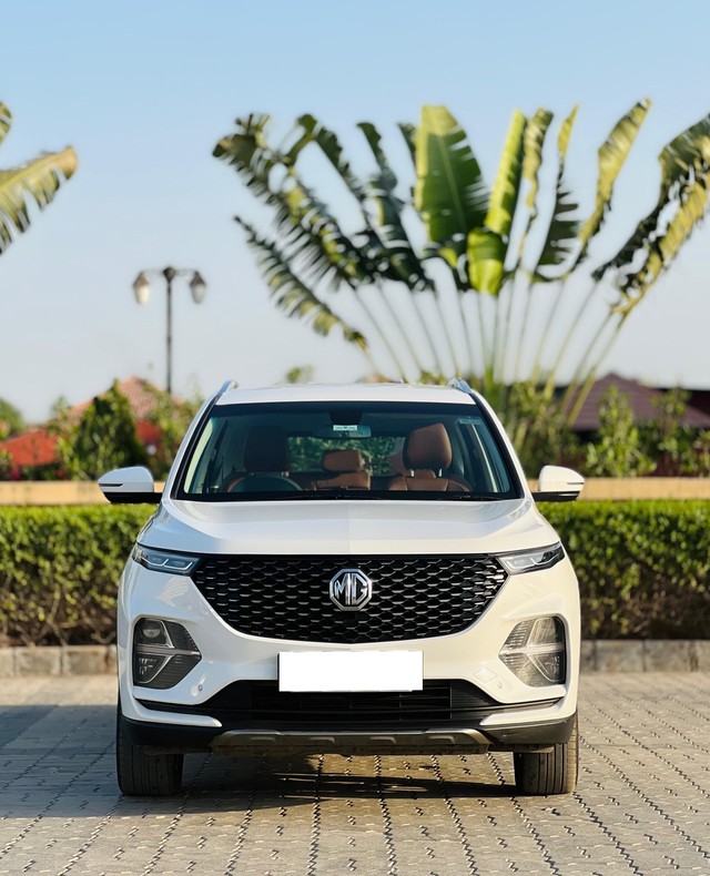 Second-hand 2023 MG Hector Plus 2.0 Smart 7 Str Diesel for sale in Surat-0