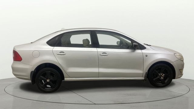 Second-hand 2015 Skoda Rapid 1.5 TDI AT Elegance for sale in Bangalore