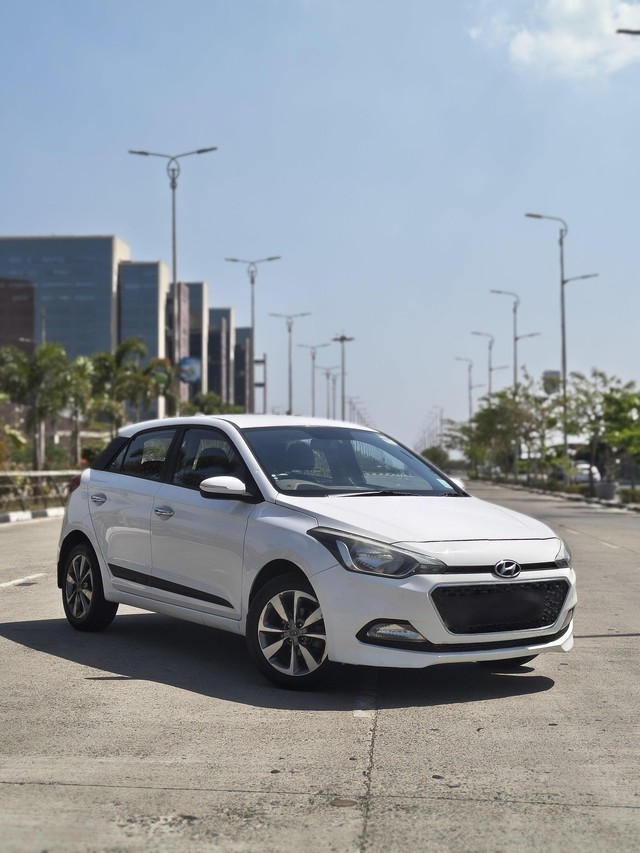 Second-hand 2015 Hyundai i20 Sportz Option 1.2 for sale in Surat-0