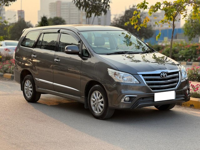 Second-hand 2014 Toyota Innova 2.5 VX (Diesel) 8 Seater for sale in Hyderabad-0