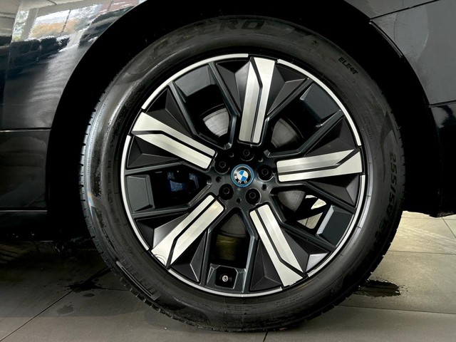 BMW iX xDrive40 - Photo 7