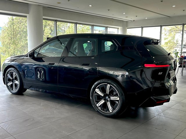 BMW iX xDrive40 - Photo 9