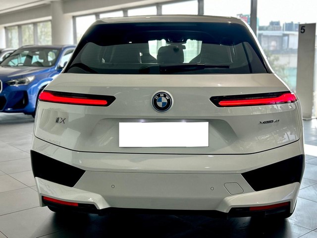 BMW iX xDrive40 - Photo 4