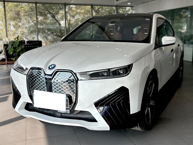 BMW iX xDrive40 - Photo 6