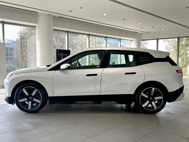 BMW iX xDrive40 - Photo 5