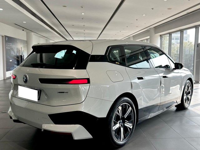 BMW iX xDrive40 - Photo 10