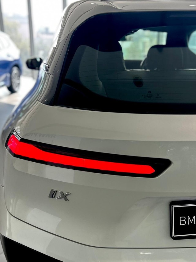 BMW iX xDrive40 - Photo 9