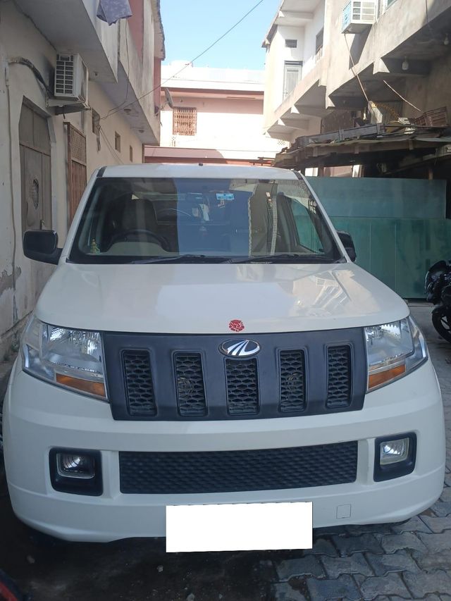 Mahindra TUV 300 T4 Plus Second-hand 2018 Mahindra TUV 300 T4 Plus for sale in Mainpuri