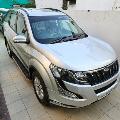 2018 Mahindra XUV500 W9 AT BSIV