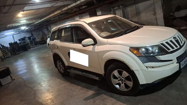 Second-hand 2014 Mahindra XUV500 W8 FWD for sale in Vadodara