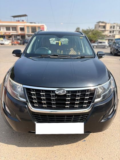 2021 Mahindra XUV500 W11 ऑप्शन