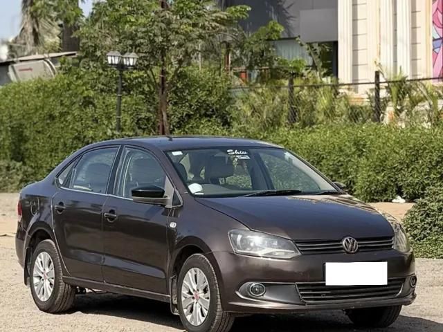 Volkswagen Vento Magnific 1.6 Highline Second-hand 2015 Volkswagen Vento Magnific 1.6 Highline for sale in Surat