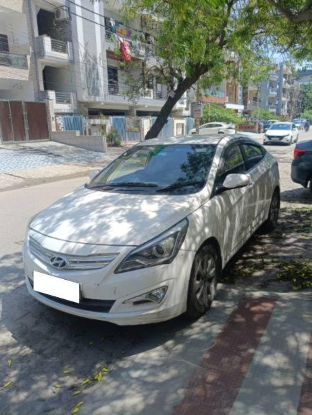 Second-hand 2015 Hyundai Verna 1.4 CRDi for sale in Sahibabad-0