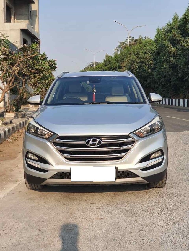 Second-hand 2017 Hyundai Tucson 2.0 e-VGT 2WD MT for sale in Surat-0
