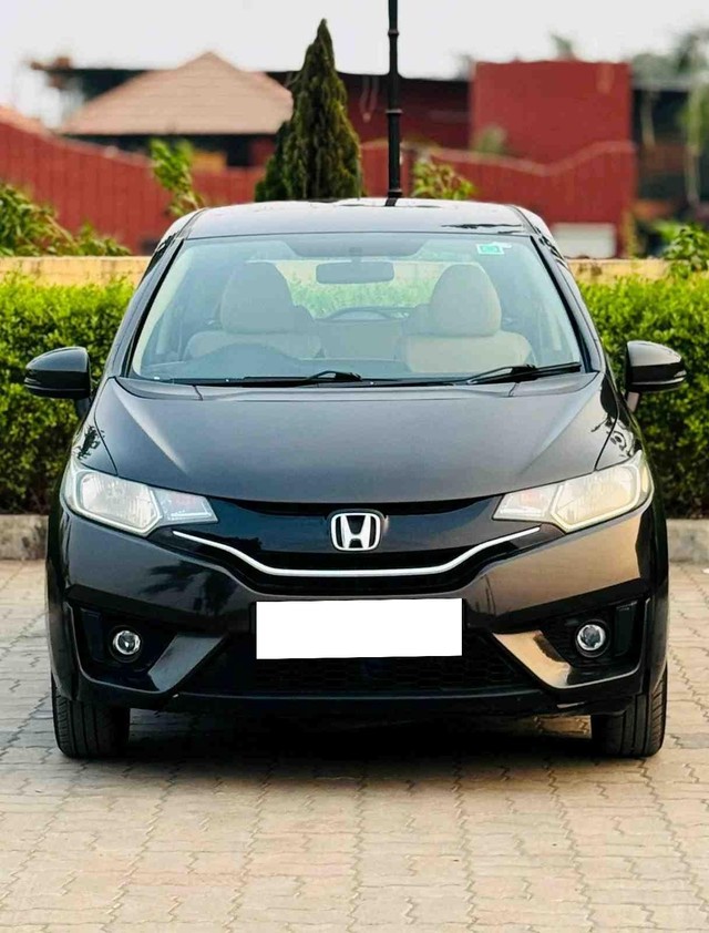 Second-hand 2018 Honda Jazz 1.5 V i DTEC for sale in Surat-0