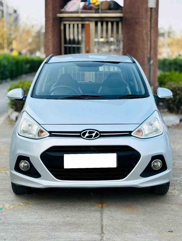 Second-hand 2015 Hyundai Grand i10 Sportz for sale in Surat-0